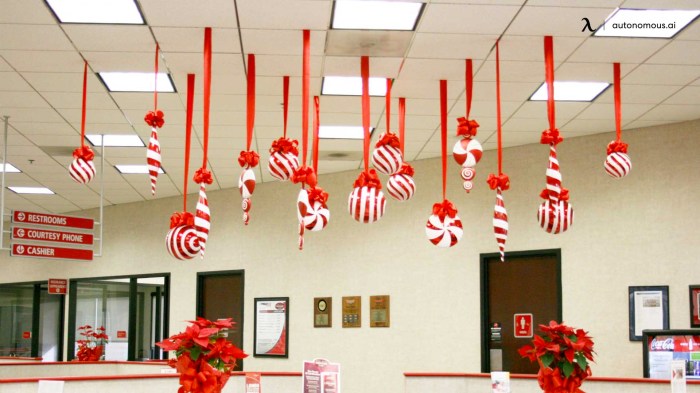 Christmas decor ideas in the office