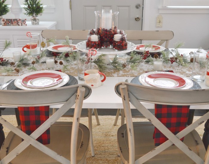 Farmhouse christmas table decor