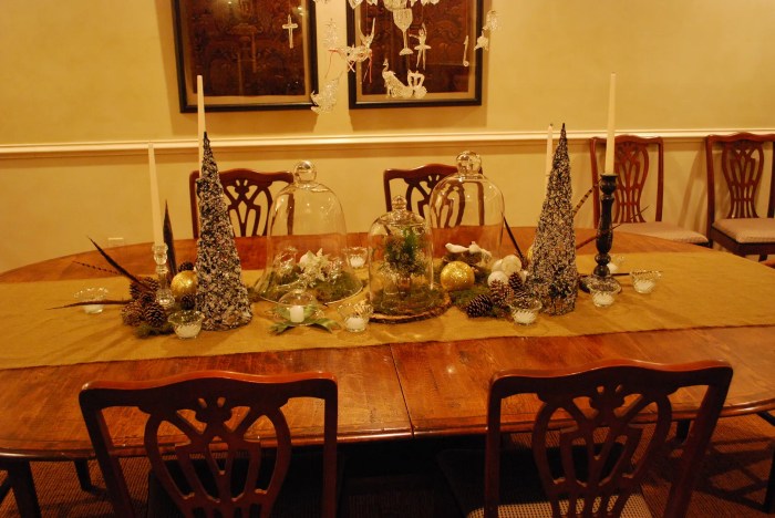 Christmas decor for dining room table