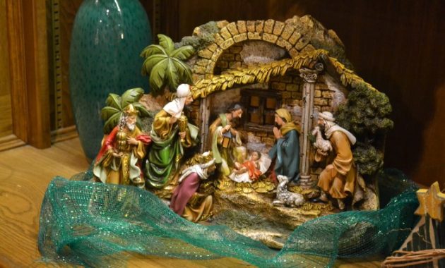 Nativity heirloom figurines jewel